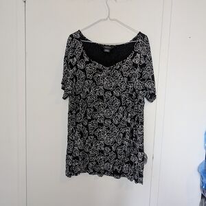 Black and White Floral Women's Top